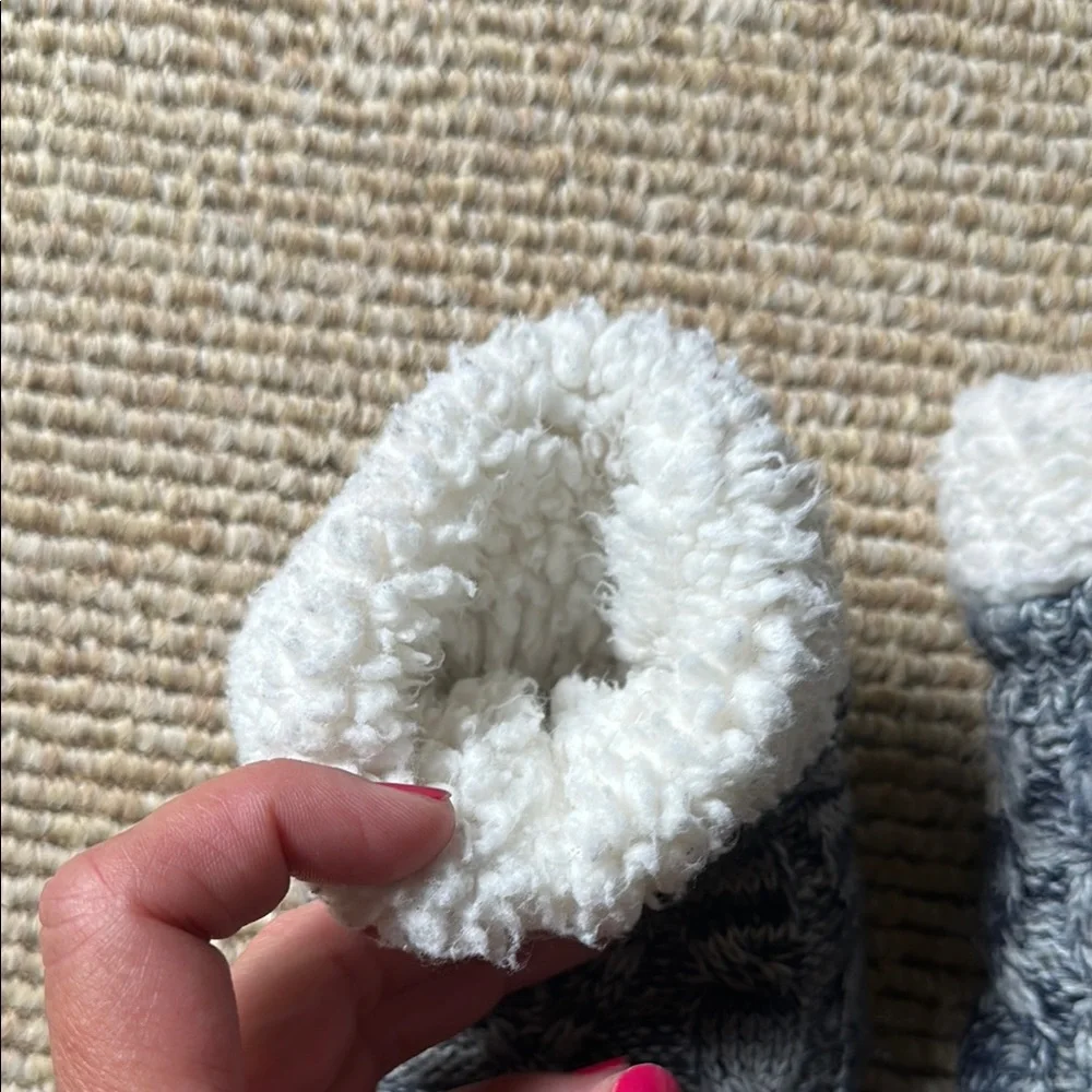 Amazon Cozy Gray and White Knit Booty Slippers for infant/toddler